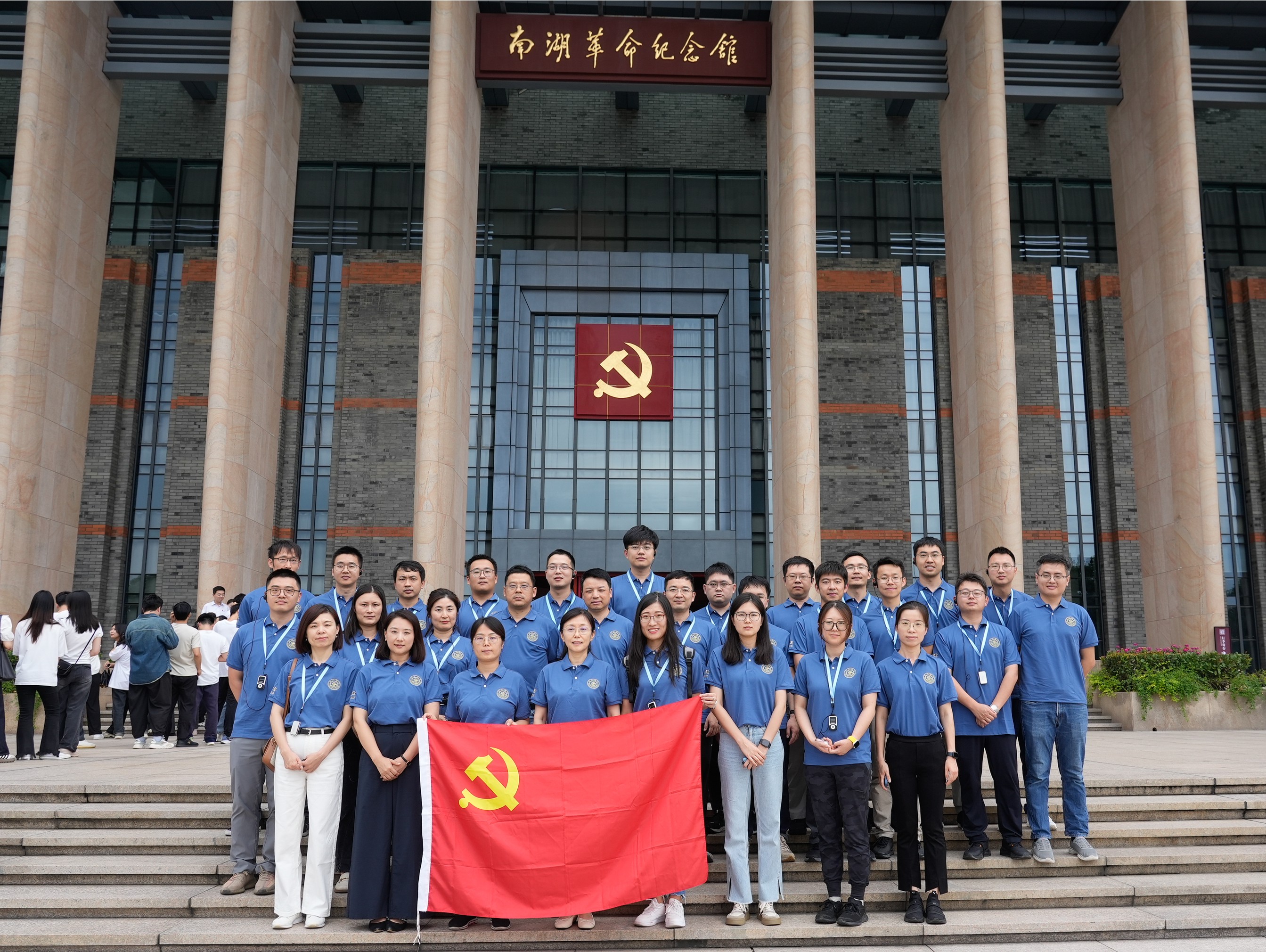 13. 学院党委组织青年教师赴嘉兴南湖学习.jpg