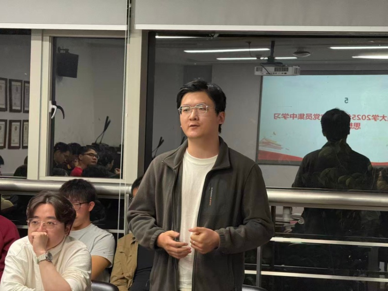 1762480014259526.jpg 图6 思想研讨_resized.jpg